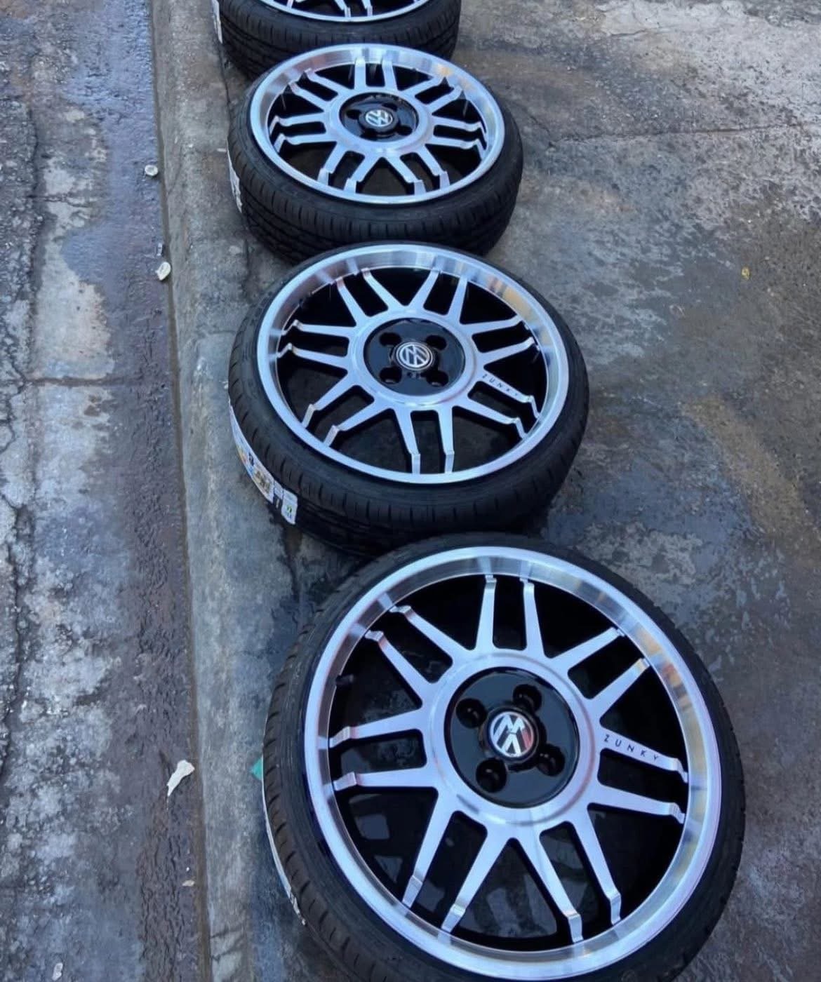 zunky snowflake 17” neuve – prêtes à monter zunky snowflake 17” neuve – prêtes à monter