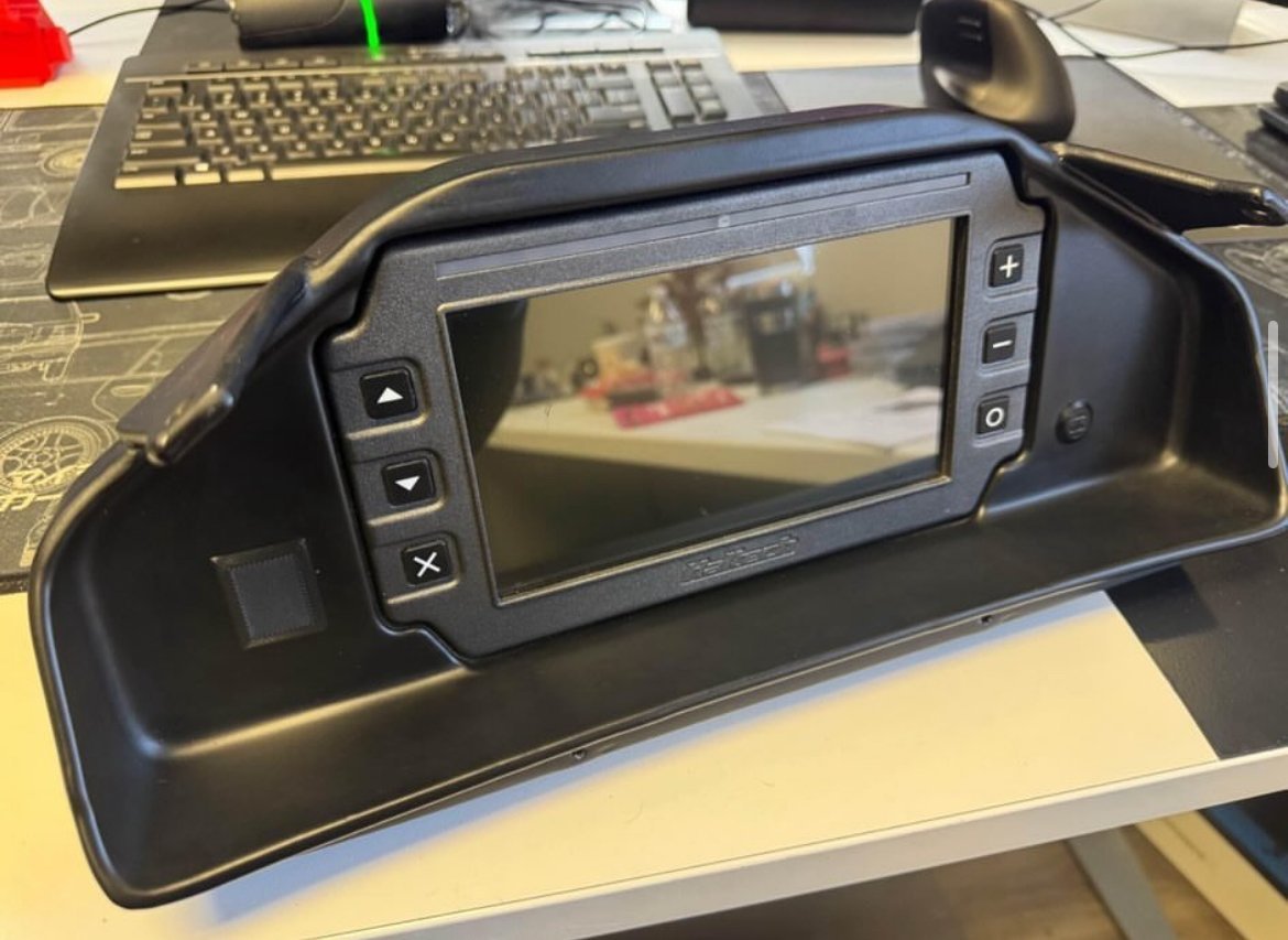 haltech ic7 dash – support de bord pour bmw e30 haltech ic7 dash – support de bord pour bmw e30