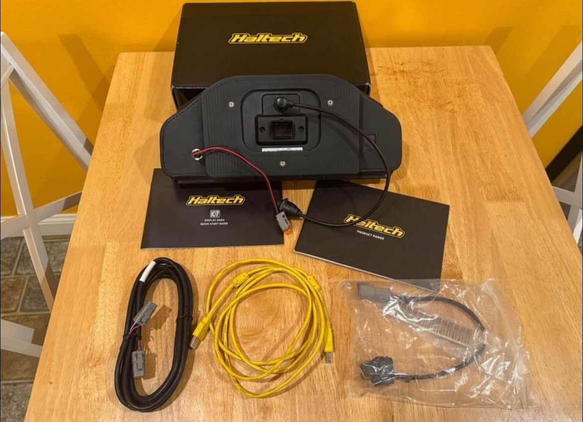 haltech ic7 dash – support de bord pour bmw e30 haltech ic7 dash – support de bord pour bmw e30