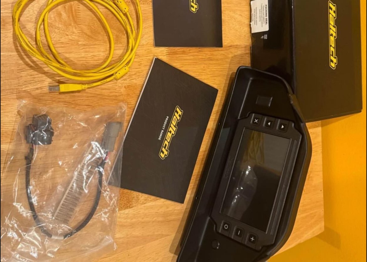 haltech ic7 dash – support de bord pour bmw e30 haltech ic7 dash – support de bord pour bmw e30