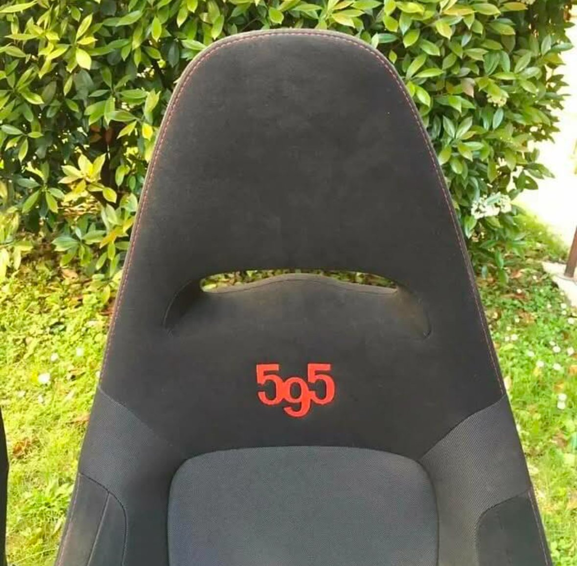 paire de sièges sabelt 595 avec coquillage foncé, original 500 abarth 595. paire de sièges sabelt 595 avec coquillage foncé, original 500 abarth 595.