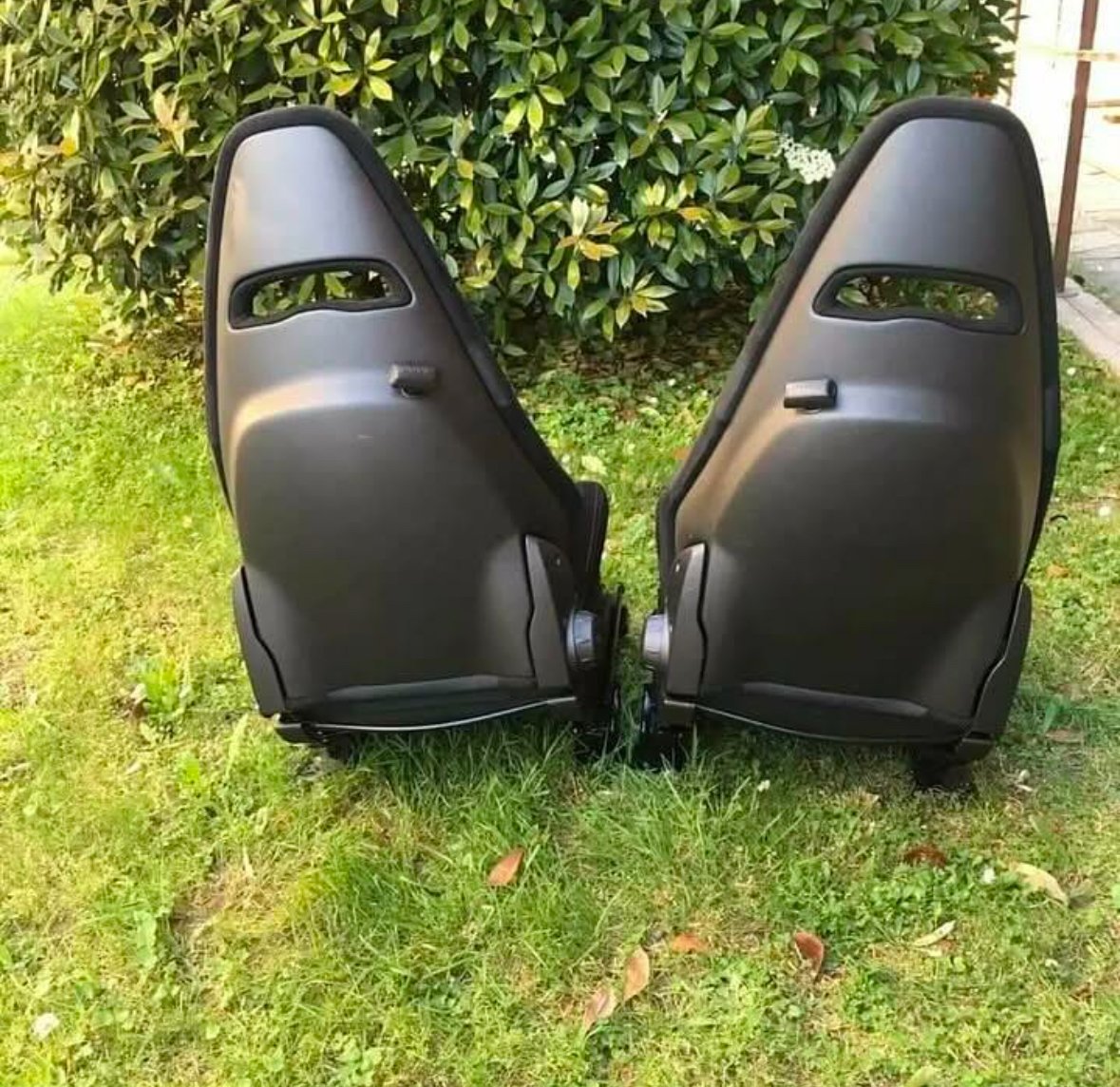 paire de sièges sabelt 595 avec coquillage foncé, original 500 abarth 595. paire de sièges sabelt 595 avec coquillage foncé, original 500 abarth 595.