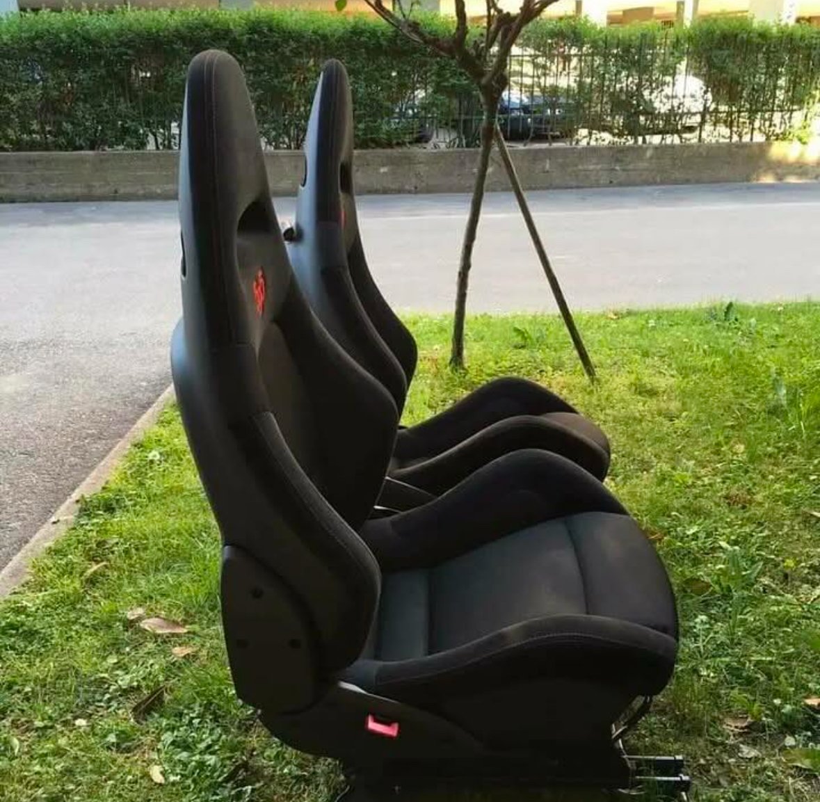 paire de sièges sabelt 595 avec coquillage foncé, original 500 abarth 595. paire de sièges sabelt 595 avec coquillage foncé, original 500 abarth 595.