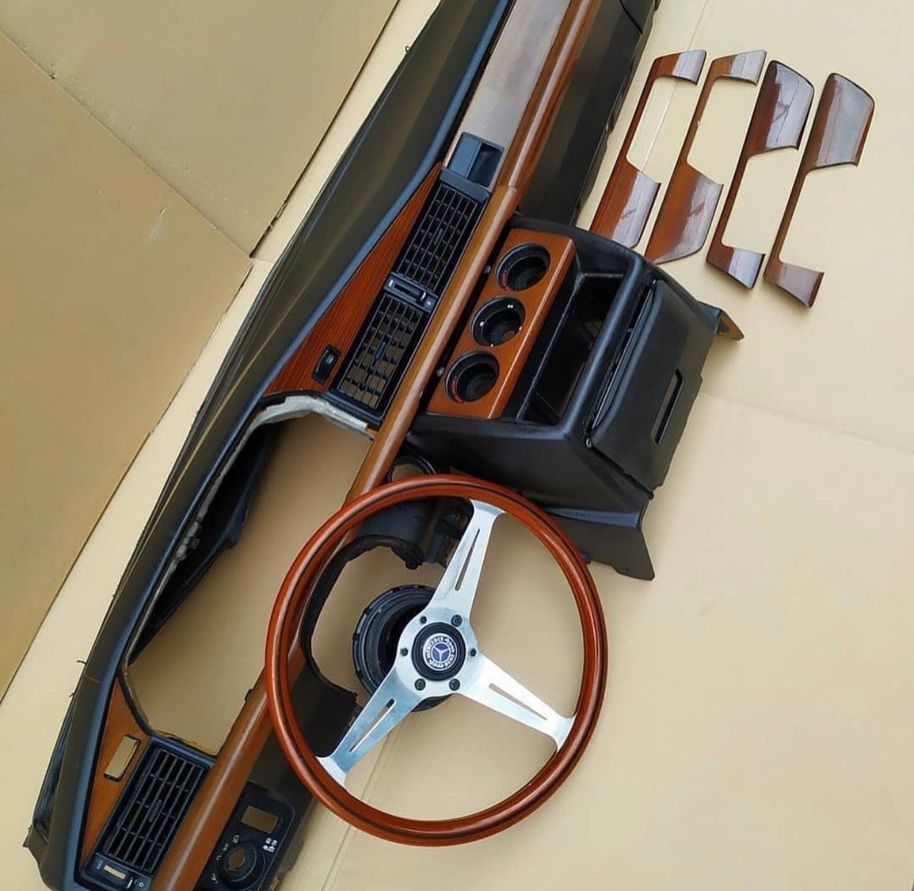 Mercedes-Benz 190 W201 – Pack Zebrano Bois + Volant - Image 3