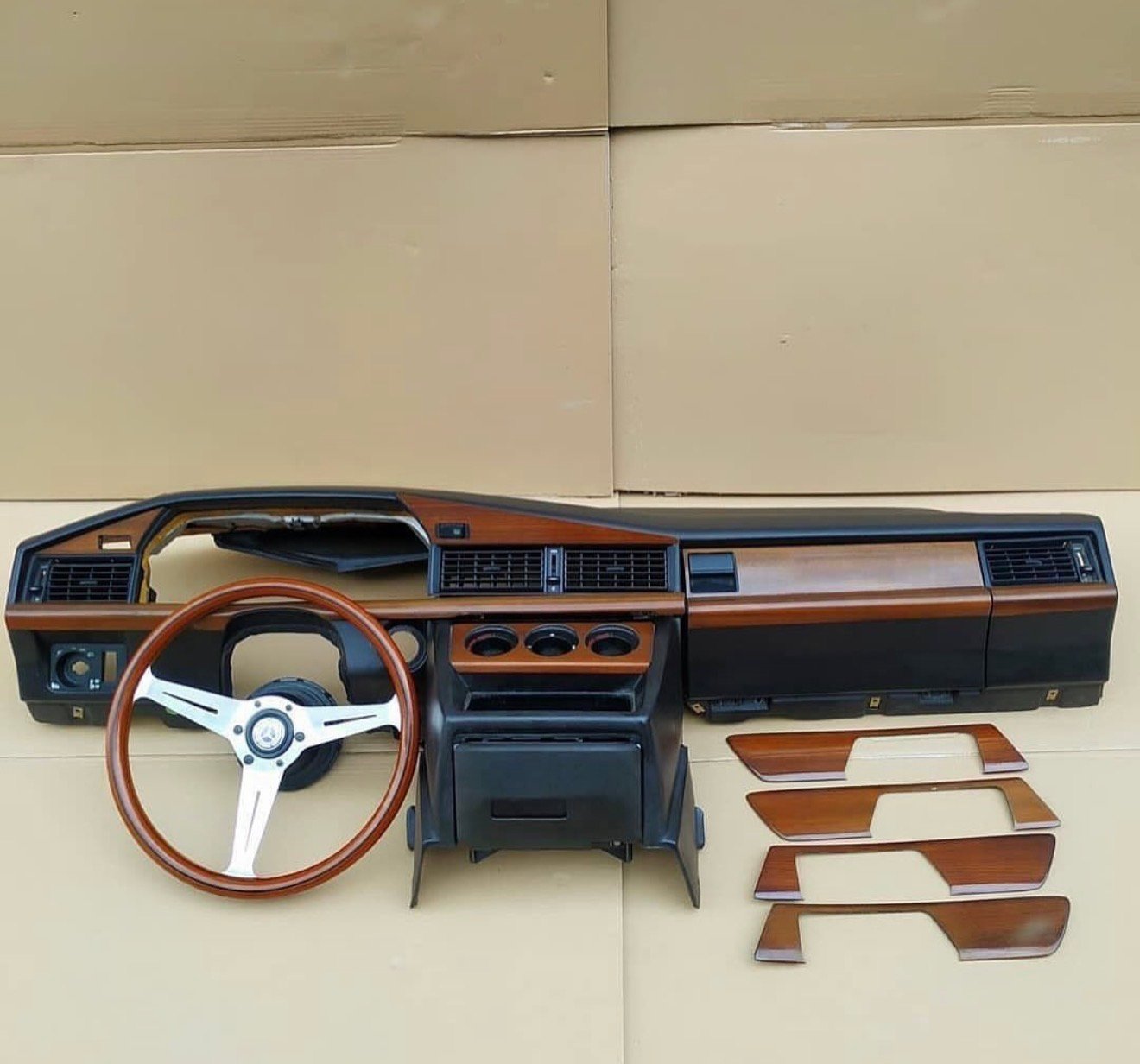 Mercedes-Benz 190 W201 – Pack Zebrano Bois + Volant