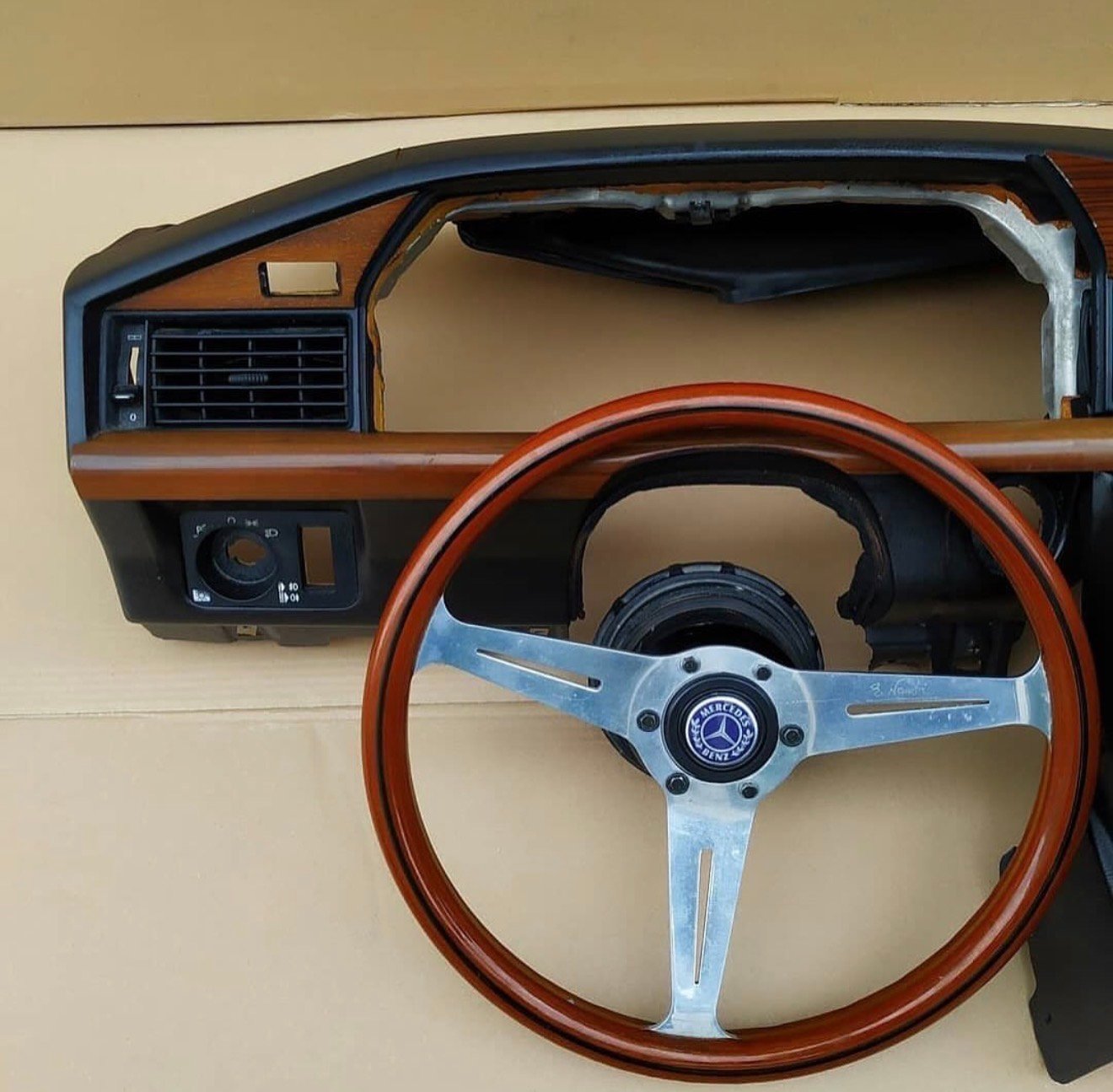 Mercedes-Benz 190 W201 – Pack Zebrano Bois + Volant - Image 6