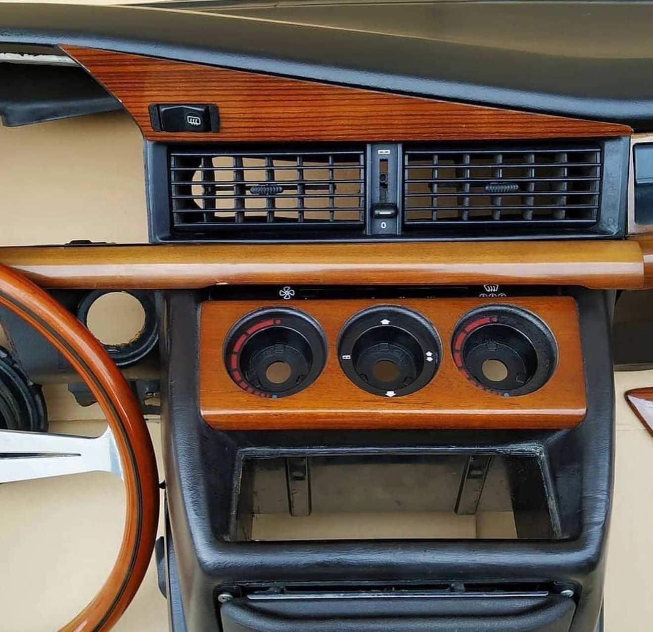 Mercedes-Benz 190 W201 – Pack Zebrano Bois + Volant - Image 7