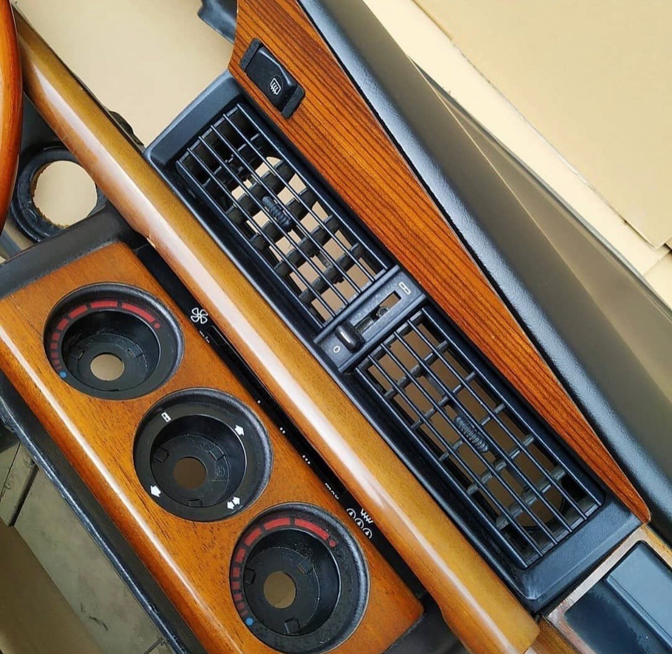 Mercedes-Benz 190 W201 – Pack Zebrano Bois + Volant - Image 9